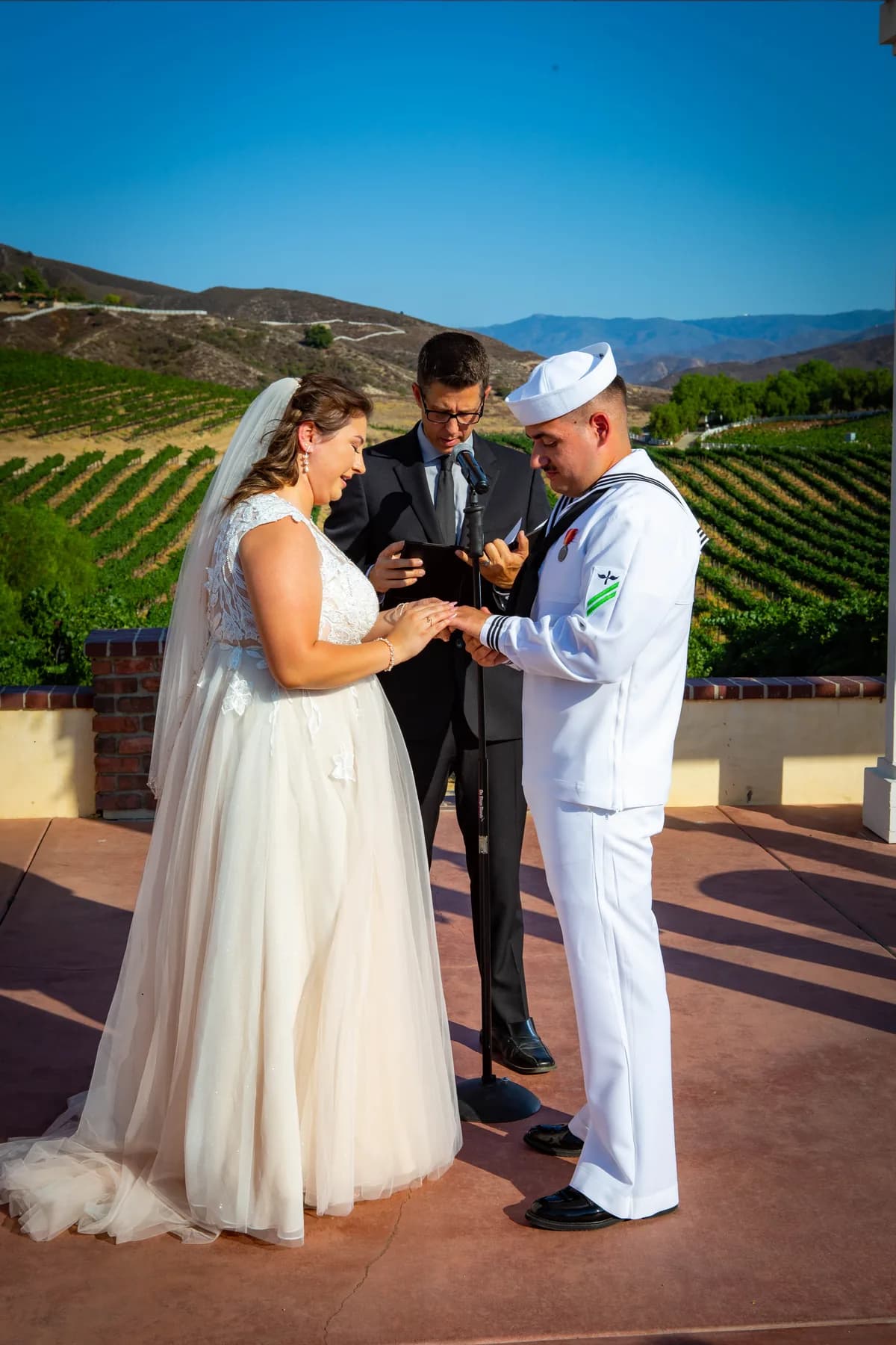 Deidriana and Gustavo holding hands during the ceremony